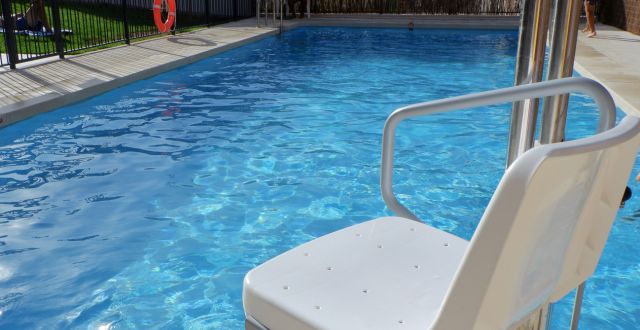 accesso piscina per disabili