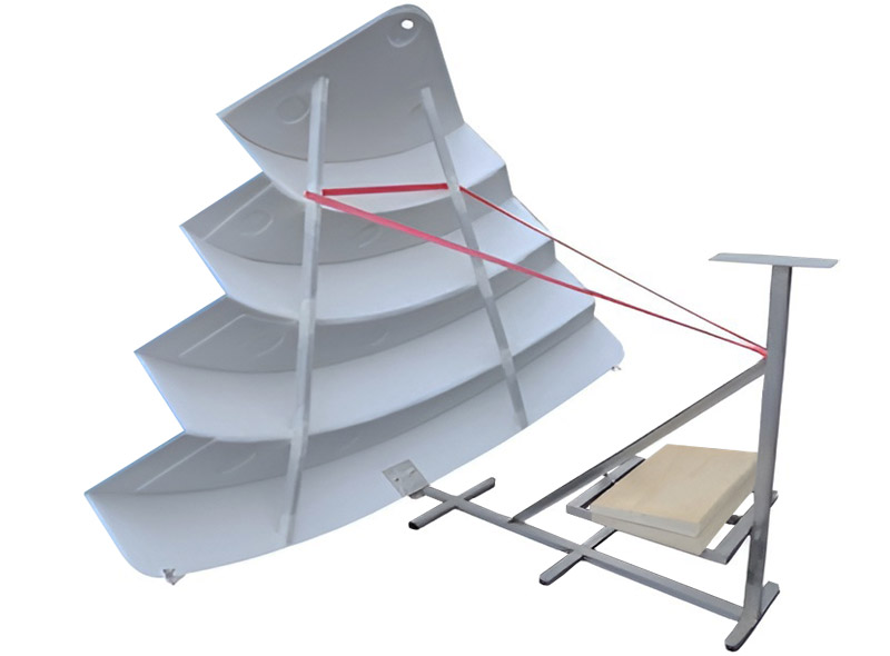 Sistema basculante per scala interna piscina