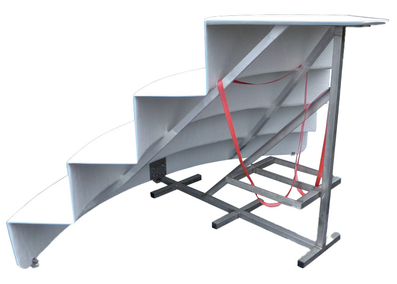 Sistema basculante per scala interna piscina