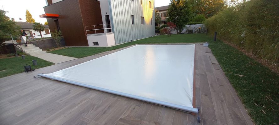 Foto clienti 2 - Copertura di Sicurezza per piscina Polartex<sup>®</sup> 4 SEASONS MIDDLETRACK automatica