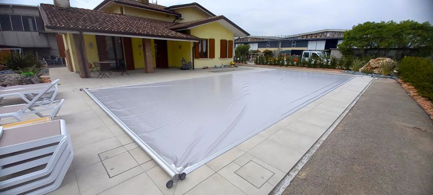 Foto clienti 3 - Copertura di Sicurezza per piscina Polartex<sup>®</sup> 4 SEASONS MIDDLETRACK automatica